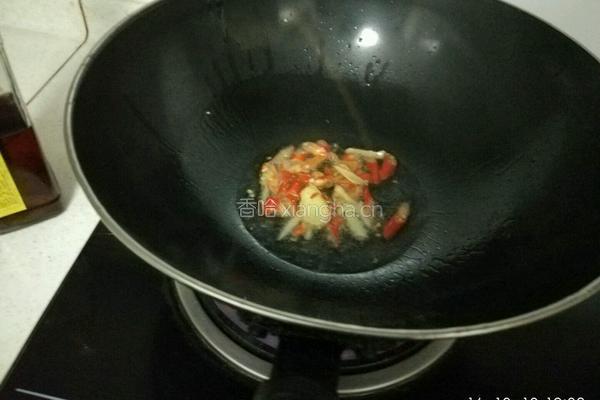 洋葱炒鱿鱼的做法图解3