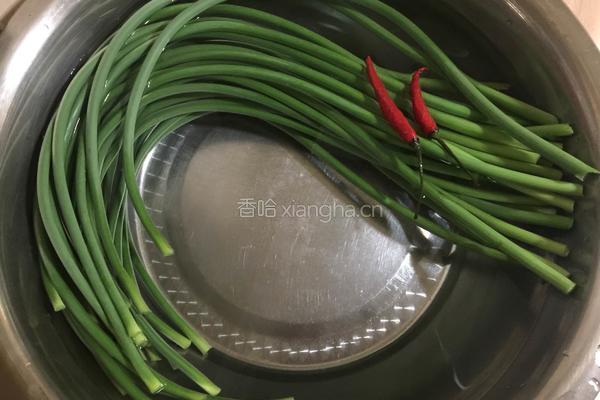 鸡丝炒蒜苔的做法图解1