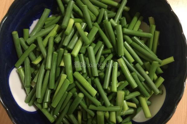 鸡丝炒蒜苔的做法图解3