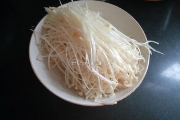 酱油炒金针菇的做法图解2