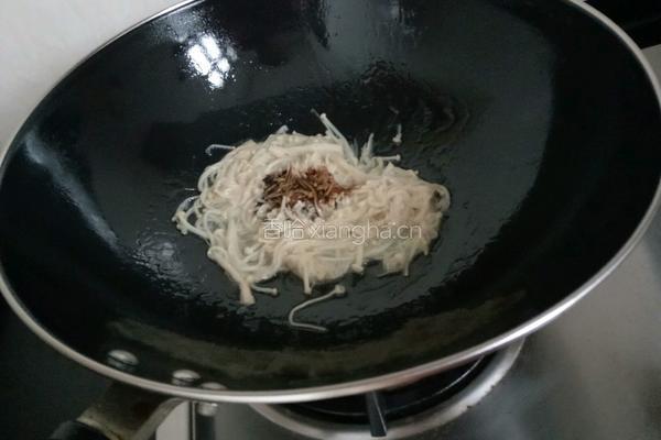 酱油炒金针菇的做法图解5