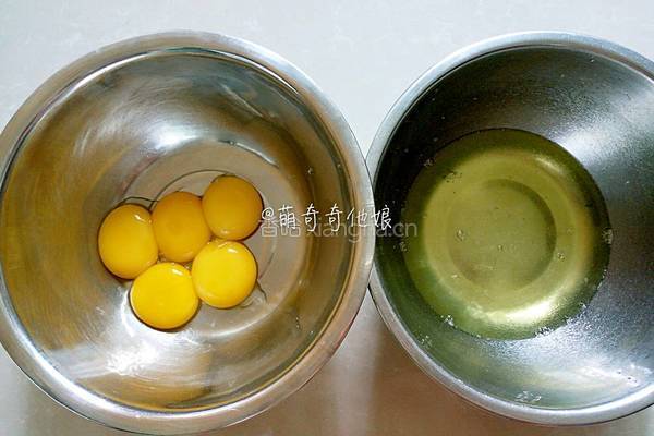 葡萄干纸杯戚风蛋糕的做法图解2
