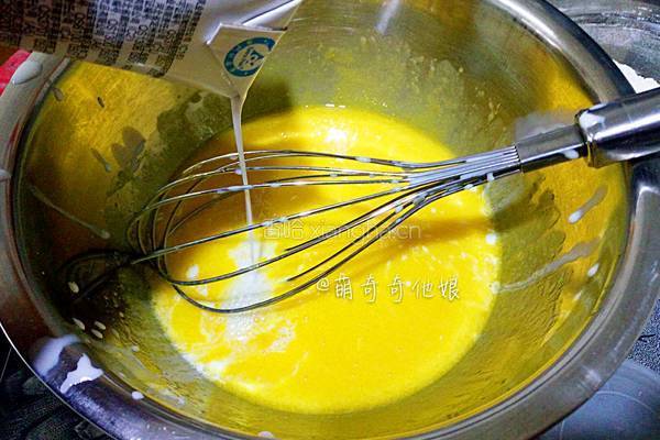 葡萄干纸杯戚风蛋糕的做法图解5