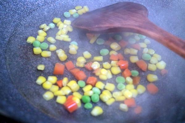 什锦炒饭的做法图解2