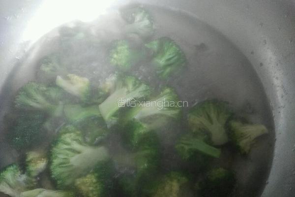 番茄炒西兰花的做法图解2
