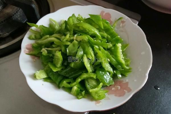 猪肉丝炒青椒的做法图解2
