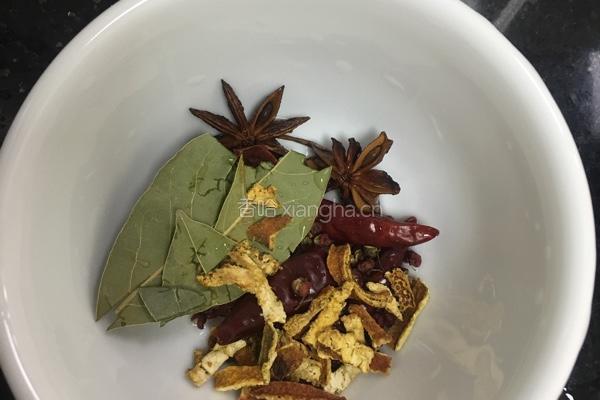 红酒焖牛腩的做法图解3