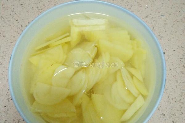 土豆薯粉皮汤的做法图解2
