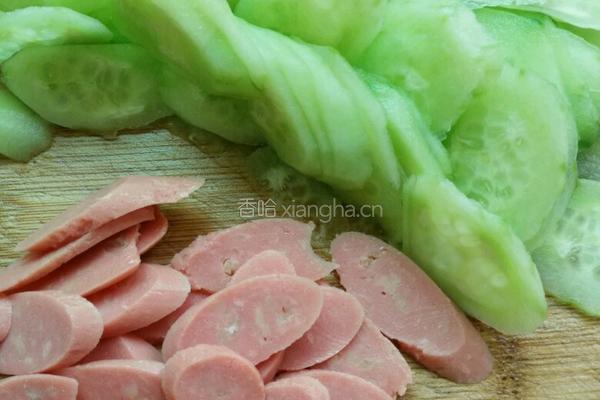 青瓜炒火腿肠的做法图解2