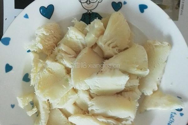 猴头菇鸡翅根煲汤的做法图解4