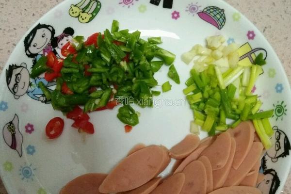土豆片炒鸡蛋火腿的做法图解1