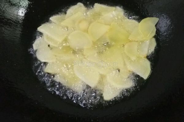 土豆片炒鸡蛋火腿的做法图解3