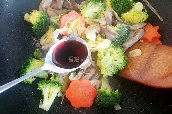 平菇炒西兰花的做法图解12