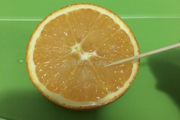 食盐蒸橙盅的做法图解2
