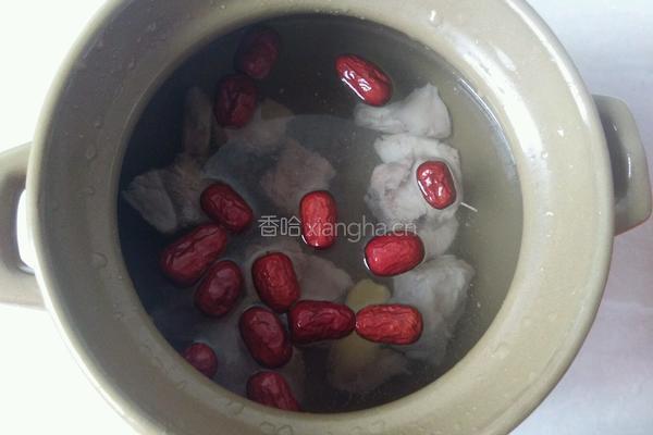 蘑菇红枣排骨汤的做法图解5