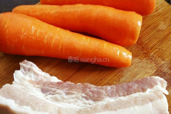 胡萝卜烧肉的做法图解3