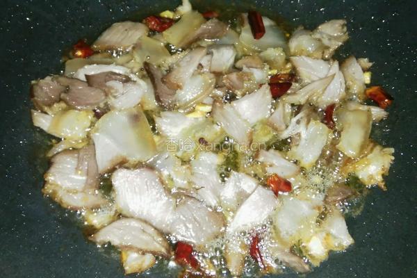 蒜苗炒腊肉的做法图解3