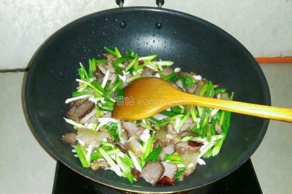 蒜苗炒腊肉的做法图解4