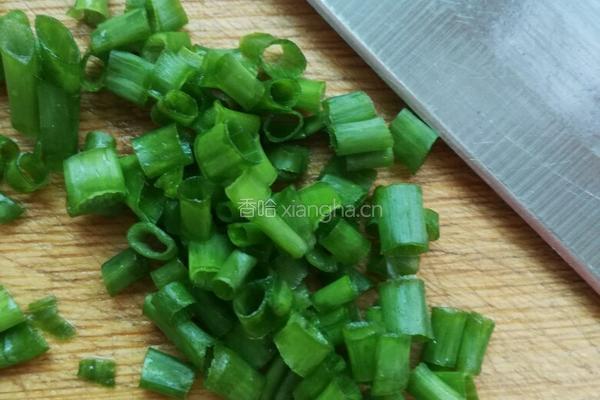葱香鸡蛋饼（辣味）的做法图解2