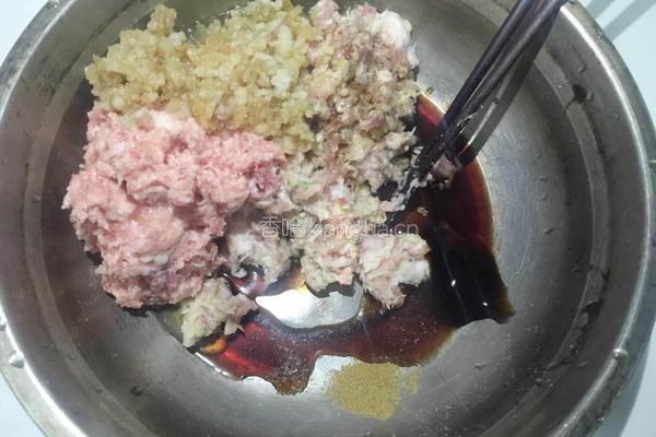 猪肉酸菜馅饺子的做法图解5