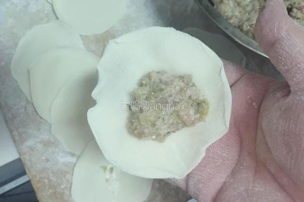 猪肉酸菜馅饺子的做法图解9