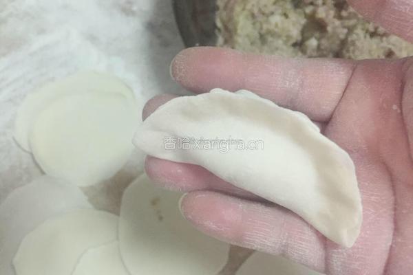 猪肉酸菜馅饺子的做法图解10