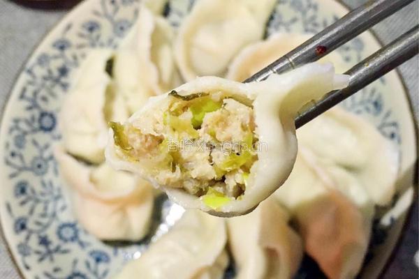 猪肉酸菜馅饺子的做法图解13