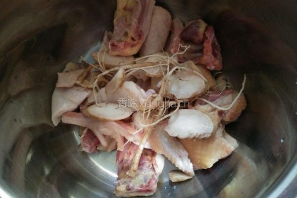 人参松茸炖土鸡的做法图解1