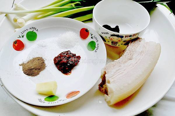 香蒜回锅肉的做法图解1