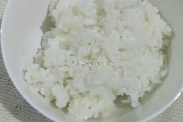 五彩炒饭的做法图解1