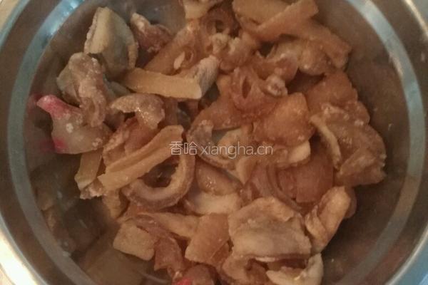 花菜红烧肉皮的做法图解1