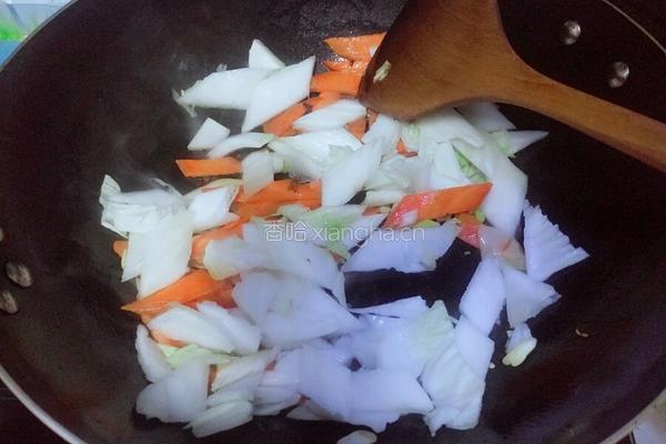 胡萝卜炒白菜白的做法图解5