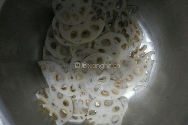 凉拌莲菜的做法图解1