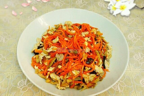 胡萝卜榨菜木耳丝炒肉的做法图解8