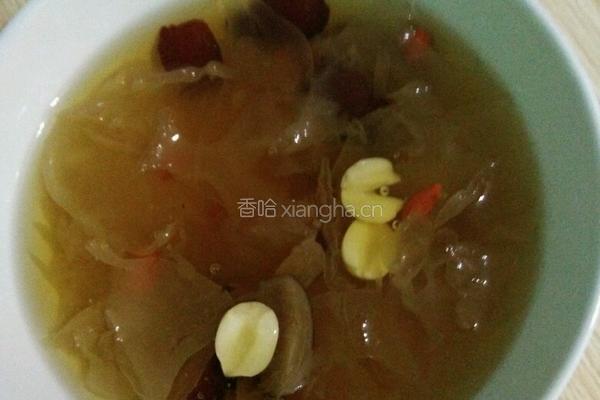 银耳莲子羹