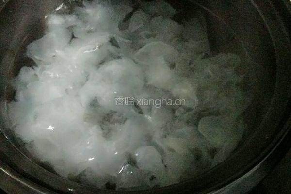 银耳莲子羹的做法图解4
