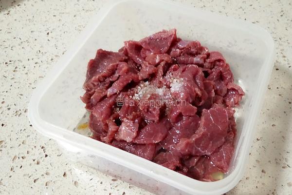 小炒牛肉的做法图解1