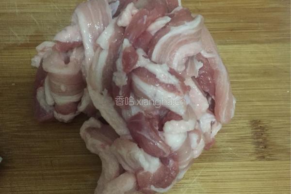 五花肉炖豆腐的做法图解3