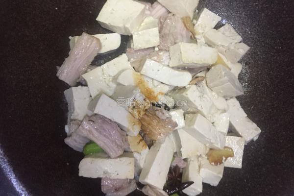 五花肉炖豆腐的做法图解6