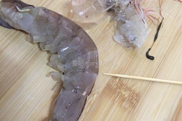 黄金凤尾虾的做法图解2
