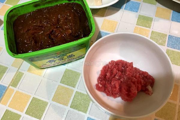 黄豆酱肉末烧豆腐的做法图解2