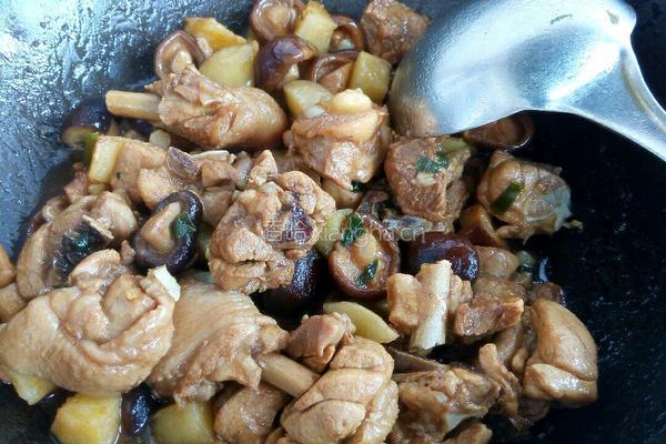 香菇鸡腿煲仔饭的做法图解4