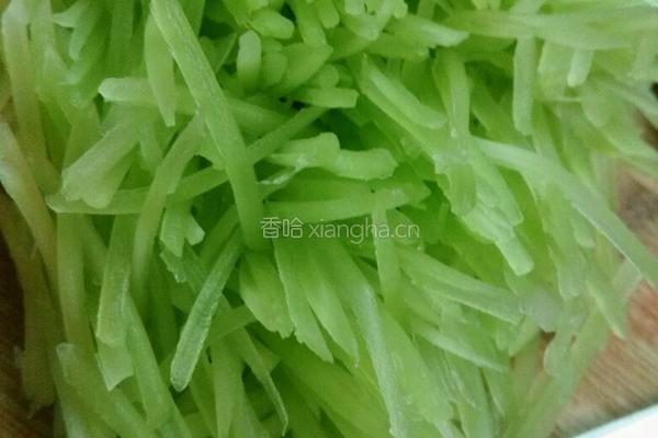 莴笋丝炒肉末的做法图解1