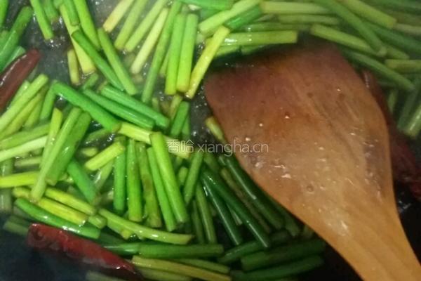 蒜苔炒薯条的做法图解5
