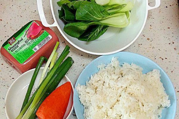 鱼丸咸泡饭的做法图解1