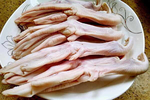 香卤鸭掌的做法图解1