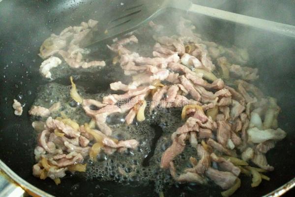 茭白炒肉丝的做法图解6