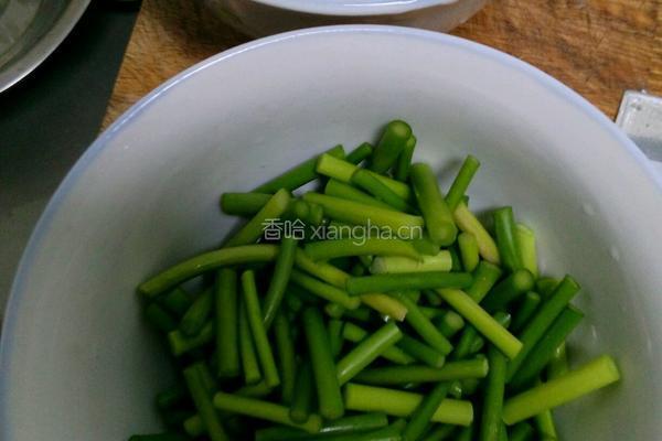蒜苔炒肉丝的做法图解3