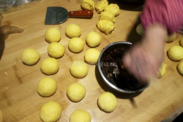 豆沙黄馍馍的做法图解2
