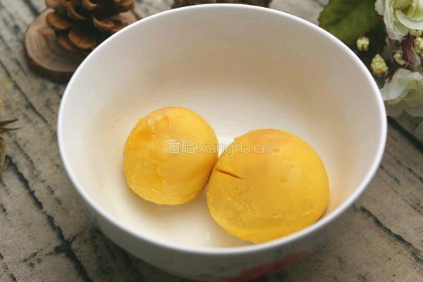 咸蛋黄焗南瓜的做法图解3